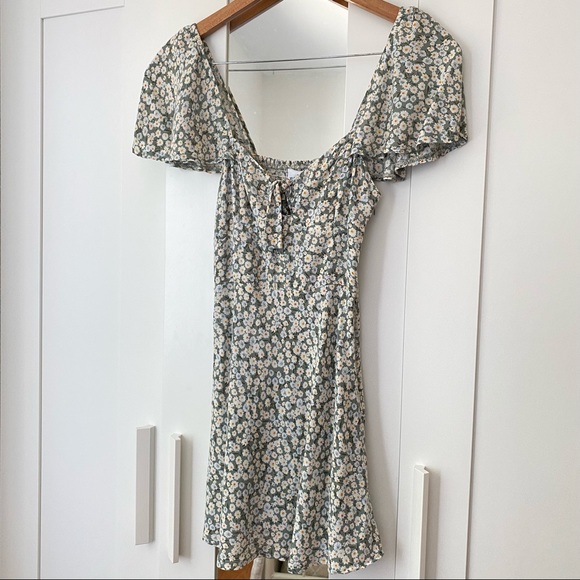 Princess Polly Dresses & Skirts - Princess polly floral dress